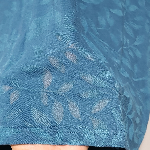 KUHL Women's Blue V-Neck Floral Burnout Short Sleeve Shirt XL Outdoor Hiking - Picture 5 of 13